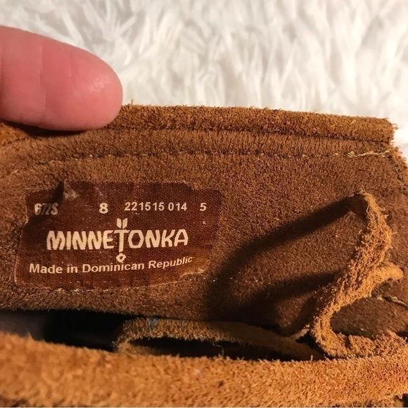 𝅺women’s Minnetonka suede moccasins/ slippers with rubber soles.  Size 8. - Picture 2 of 5